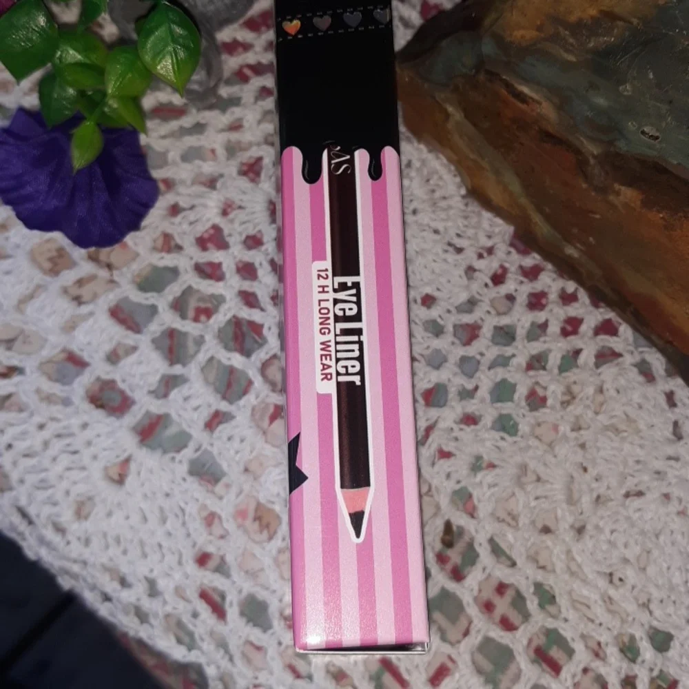 🆕THE BIG EYES PRIZE 12 HOUR WEAR BLACK VOLUME MASCARA AND EYELINER BOXED SET